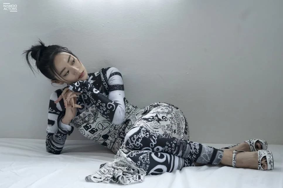 Kim Hyo-jin, photo 1 of 10