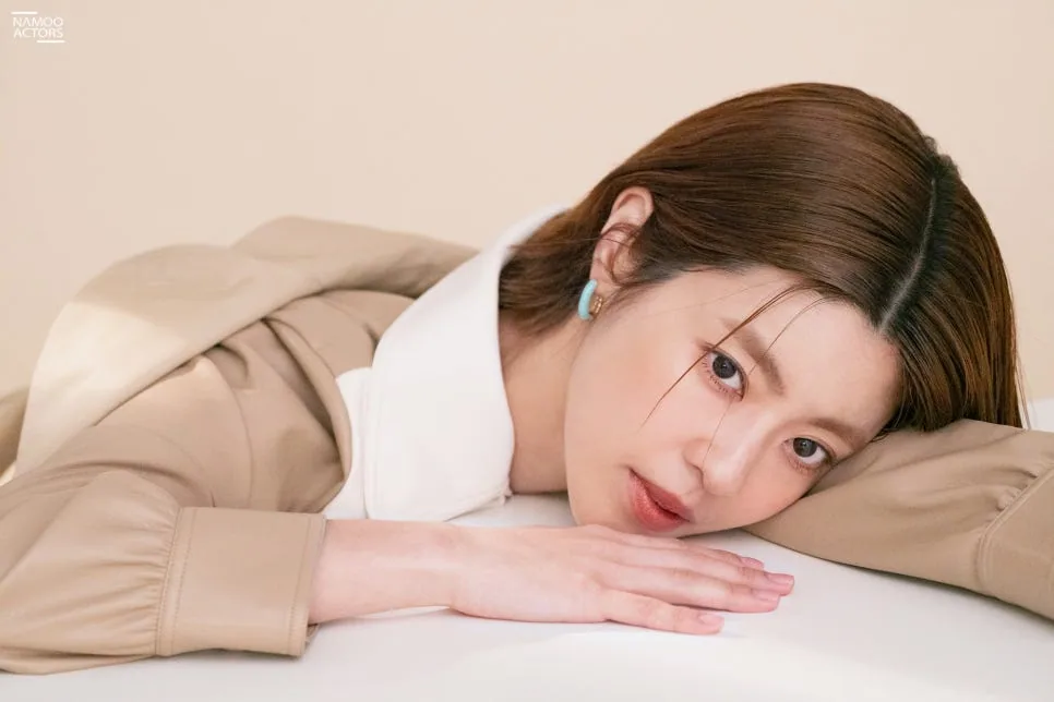 Lee Yoon-ji, photo 1 of 8