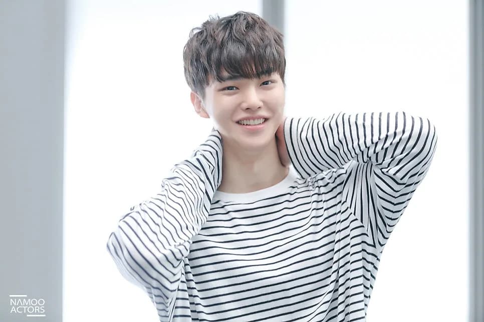 Song Kang 사진 8장 중 3번째