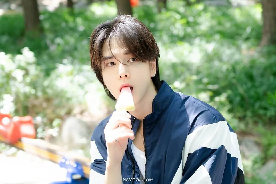 Younghoon, photo 1 of 8