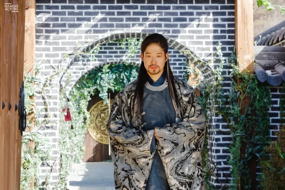 Yu Jun-sang, photo 1 of 8